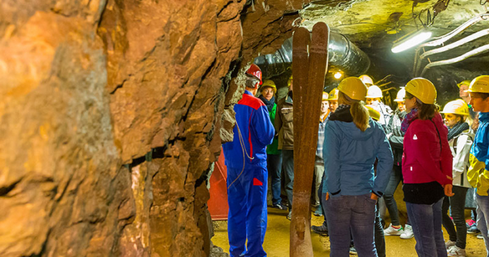 Bergwerk-Fuehrung Gruppe zur Führung