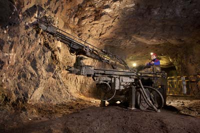 g_Zinnkammern-0167 Vorführung Bohrgerät